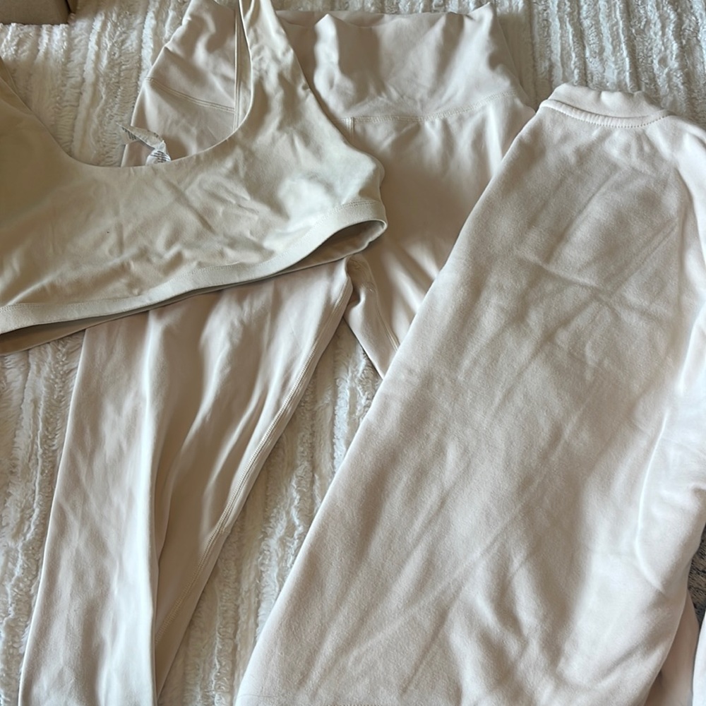 Fabletics cream set